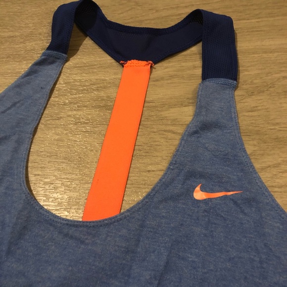 Nike Women’s Dri-Fit Tank size medium - Picture 2 of 4